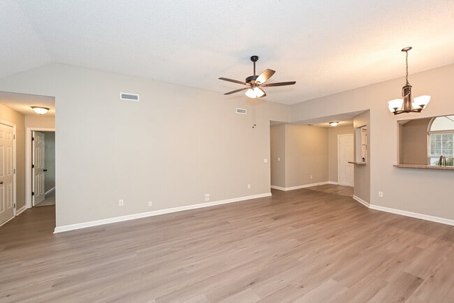 Photo - 2204 Joann Dr