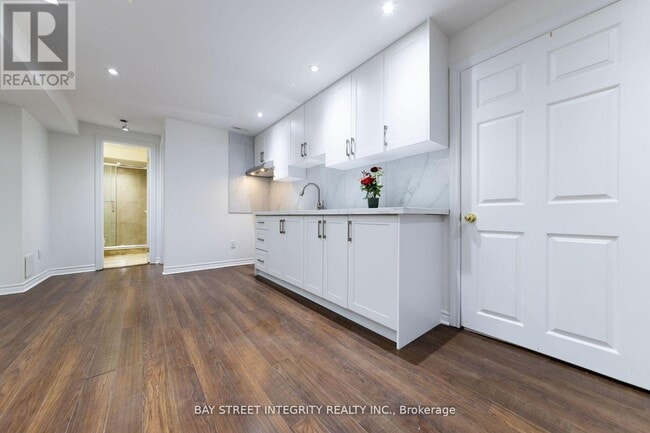 Photo - 5657 Raleigh St