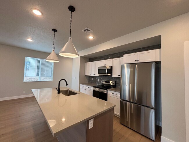 Photo - BRAND NEW END TOWNHOME FOR RENT!