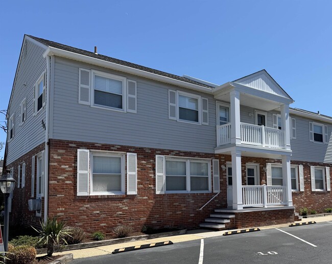 Building Photo - 9506 Ventnor Ave Unit 12