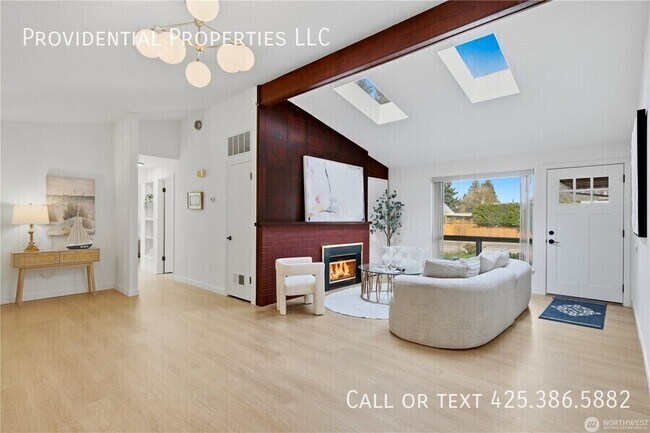 Photo - 527 N 200th St