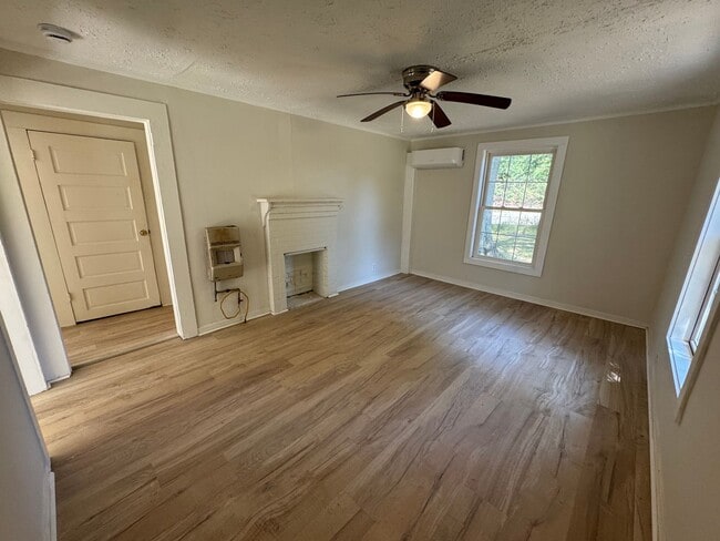Photo - Renovated 3/1 House in North Rome- $1,195