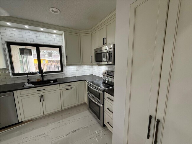 Photo - 11100 NW 21st St