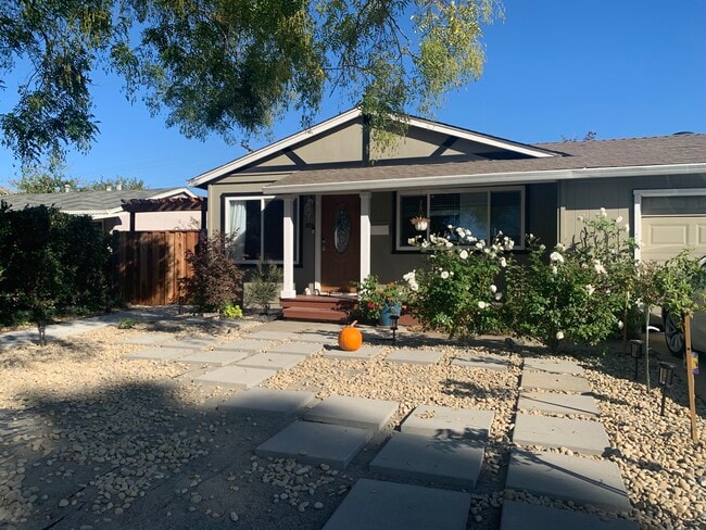 Photo - 806 Coyote St