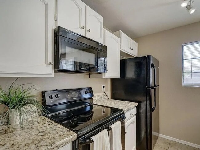 Building Photo - 533 W Guadalupe Rd Unit Woodglen Square