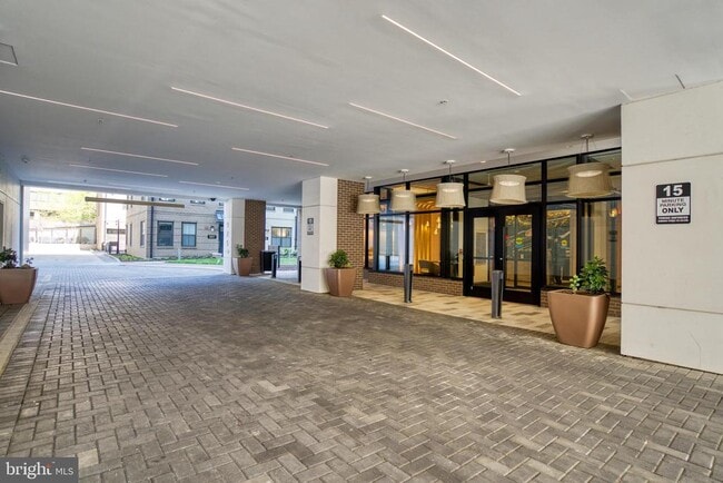 Building Photo - 925 N Fairfax St Unit 1004