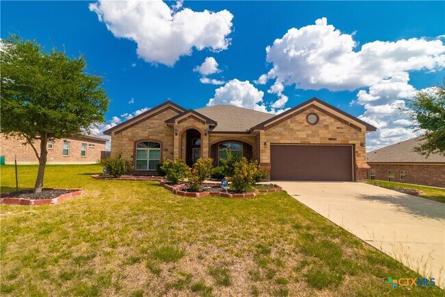 Photo - 2033 Catkins Ln