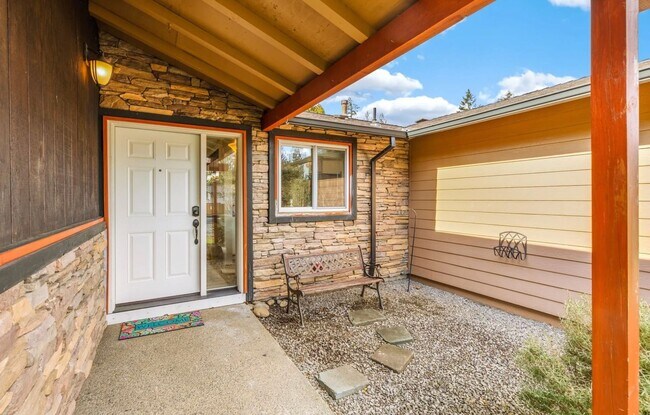 Photo - Stunning 3 Bed SFH on Cul-De-Sac, wonderfu...