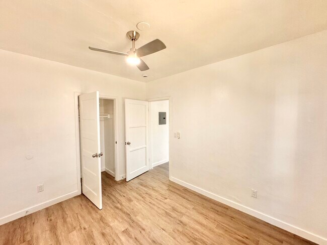 Photo - 1559 N Hill Ave Unit 12