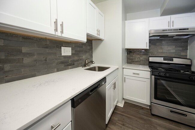 Photo - Tomlinson Court Apartments