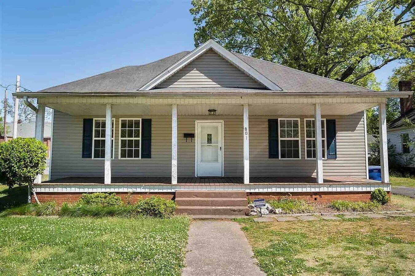 Comfortable Living in a Convenient Location - Comfortable Living in a Convenient Location