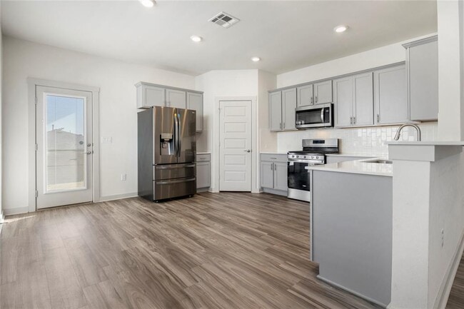 Photo - 8006 Linda Michelle Ln