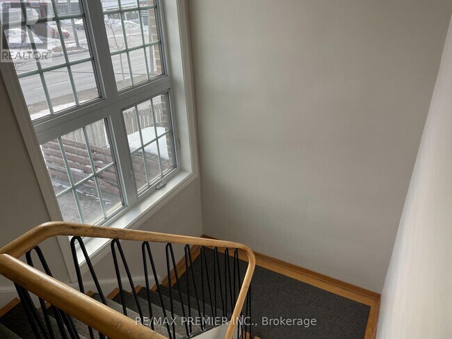 Photo - 2360 Keele St