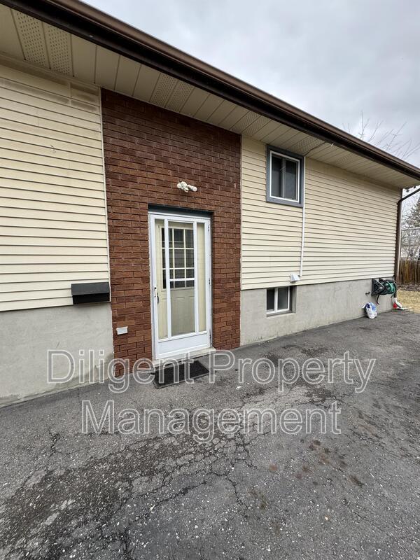 Photo - 581 Barnes Crescent