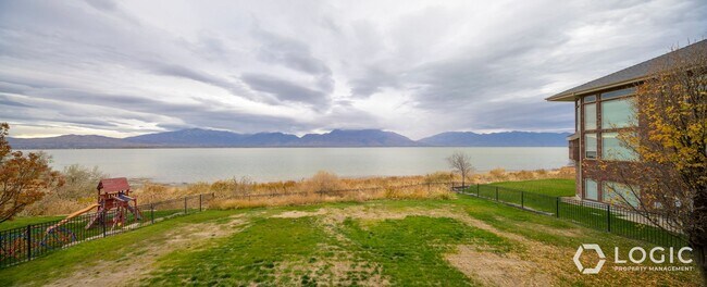 Photo - 1852 Centennial Blvd