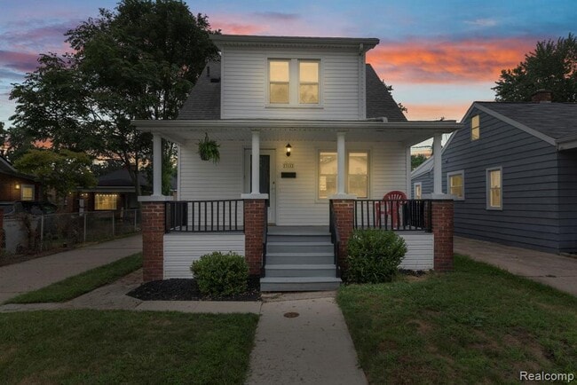 Photo - 23152 Tawas Ave