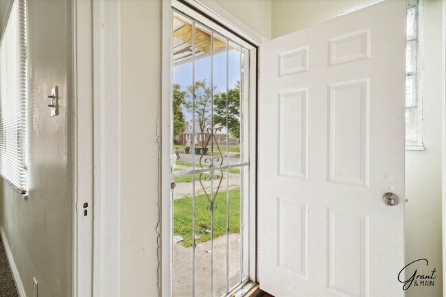 Photo - $1,300/month - 3 Bed 1 Bath in Detroit