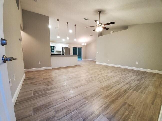 Photo - Citrus Springs 3/2/2 Almost NEW