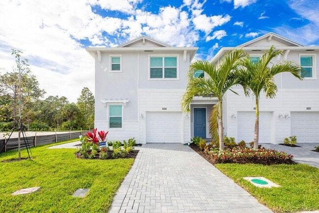 Photo - 824 SE grovebush Ln Townhome