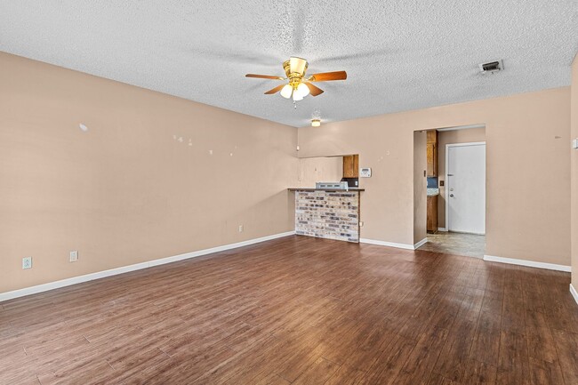 Photo - 1503 Indian Trail Unidad A