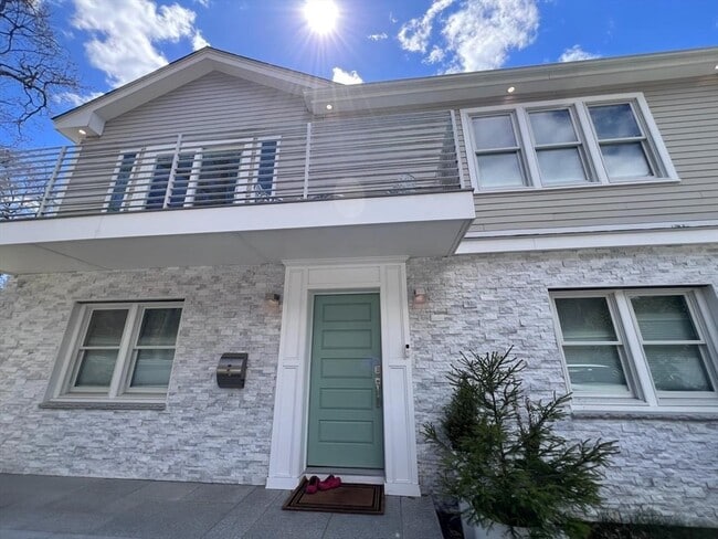 Building Photo - 98 E Border Rd