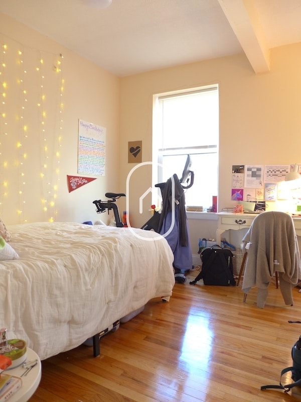 Photo - 668 Massachusetts Ave