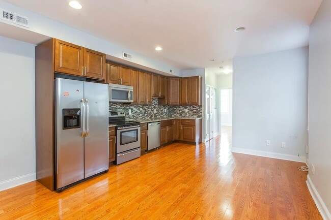 Building Photo - 2534 Amber St Unit B