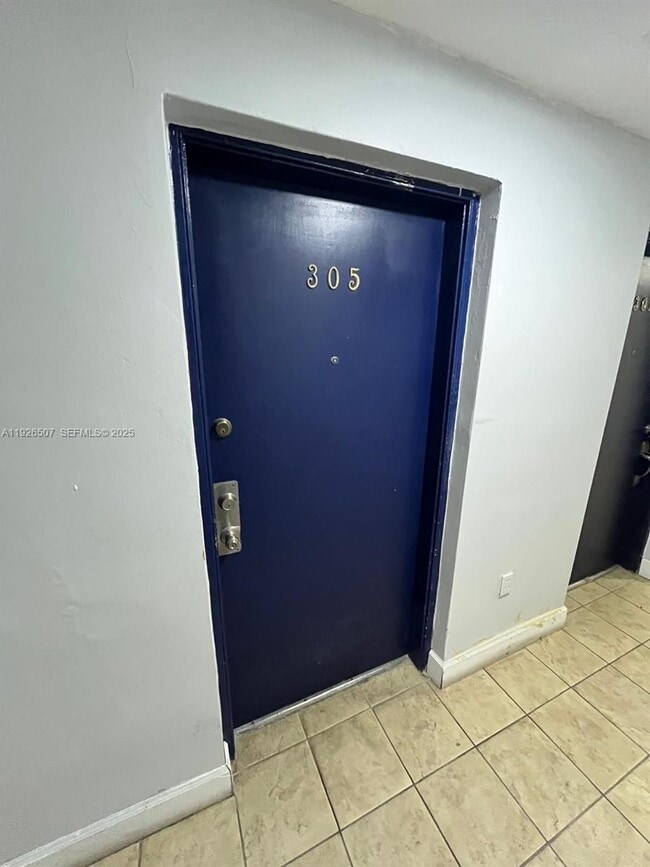 Building Photo - 4301 NW S Tamiami Canal Dr Unit 305