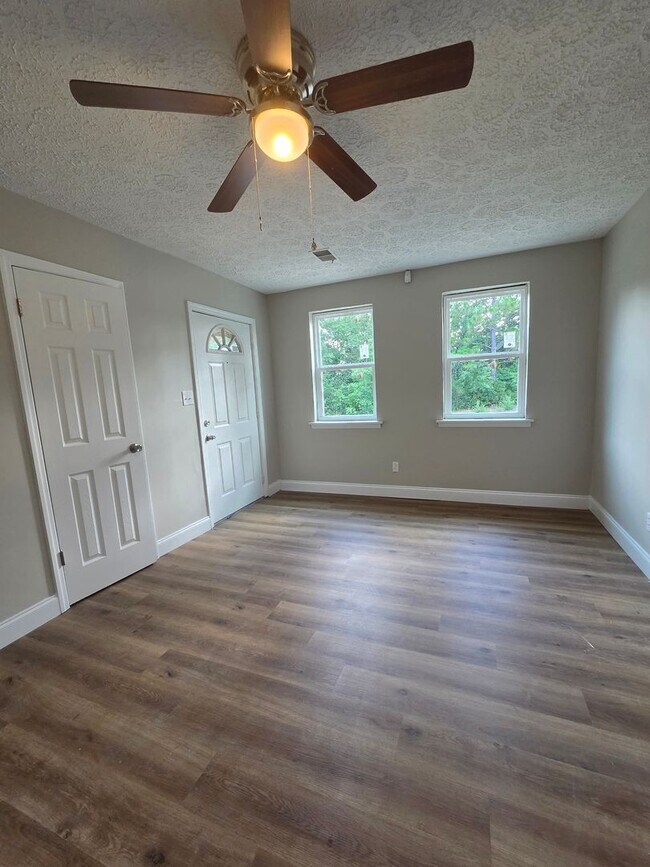 Photo - Fully Renovate Property Available for rent NOW!