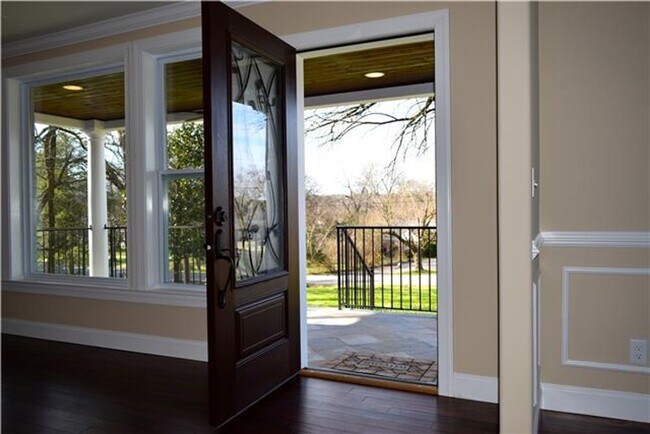 Photo - LIKE NEW! Extensive renovation in established Glencliff Estates