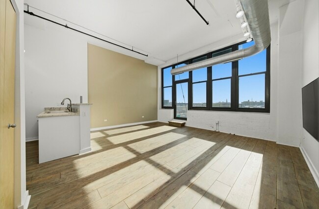 Building Photo - 1224 W Van Buren St Unit 504