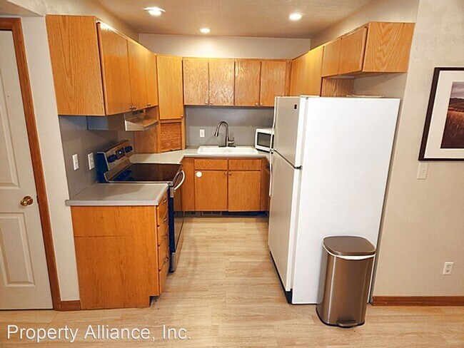 Photo - 3 br, 2 bath House - 207 Daly Avenue