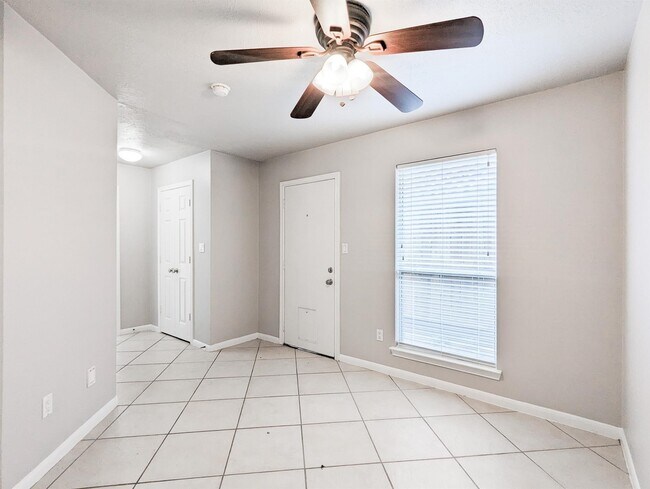 Photo - 1304 Dart St