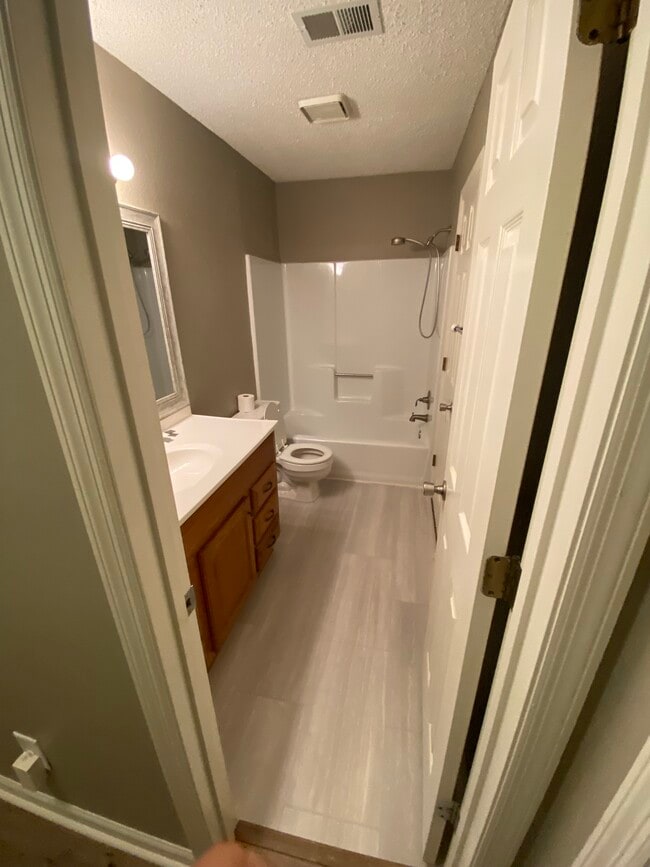 Photo - 4067 Coopers Hill Dr SE