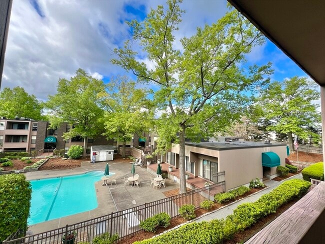 Photo - 2 Shrewsbury Green Dr Apartment Unit I