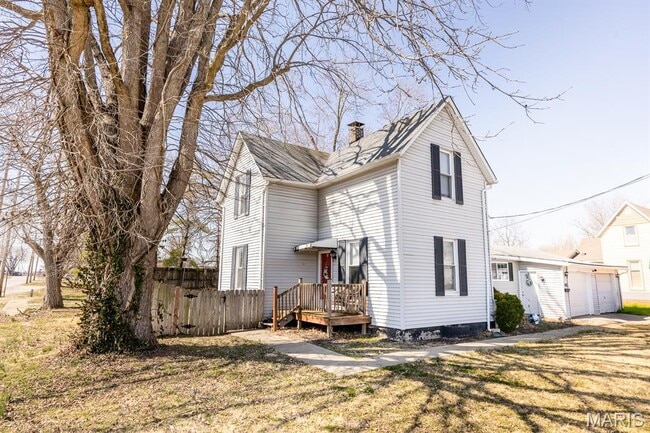 Building Photo - 415 S Oak St Rental