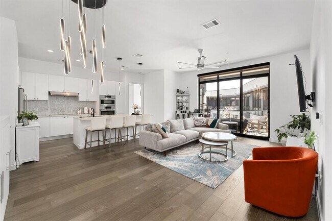 Building Photo - 800 Embassy Dr Unit 609 Rental