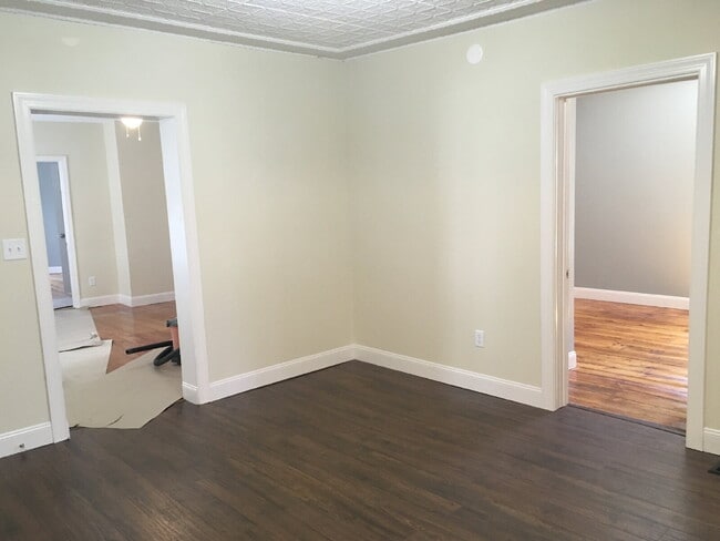 Photo - 1ST FLOOR! 3-bedroom unit located on a quiet dead-end street!