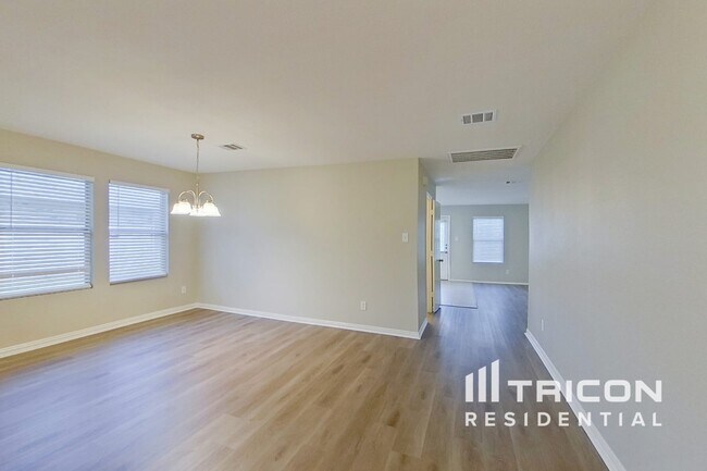 Photo - 2705 White Pine Dr