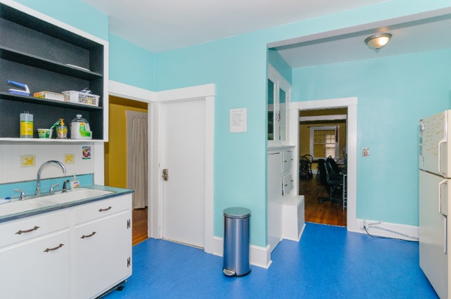 Photo - 28 Ravenscroft Dr