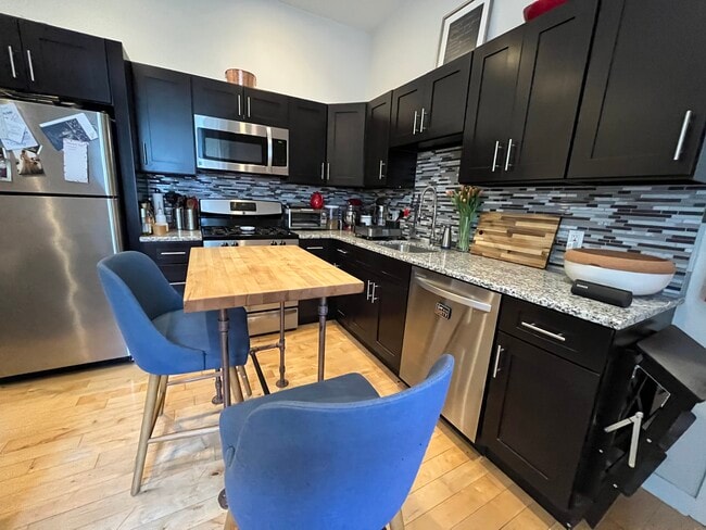 Building Photo - 317 6th S St Unit 3R