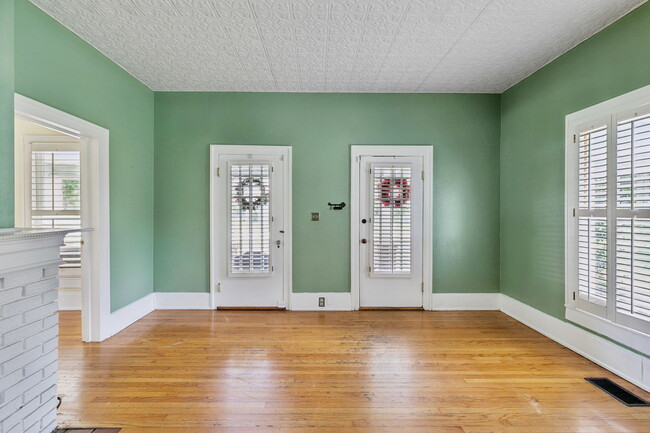 Photo - 2400 S Park Ave