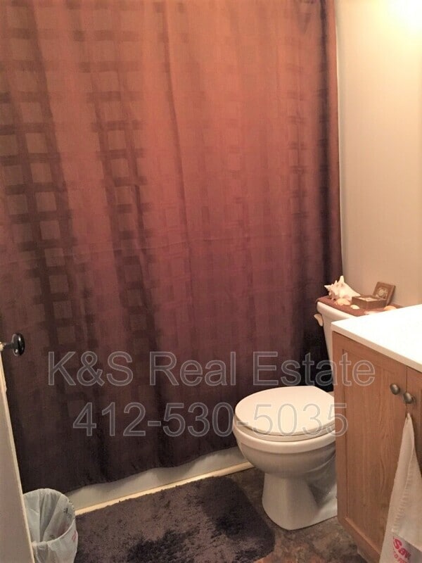 Photo - 556 Middle Ave