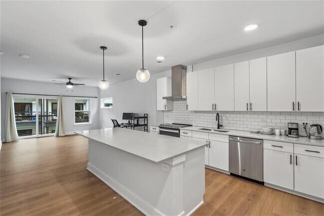 Building Photo - 3101 Govalle Ave Unit 214