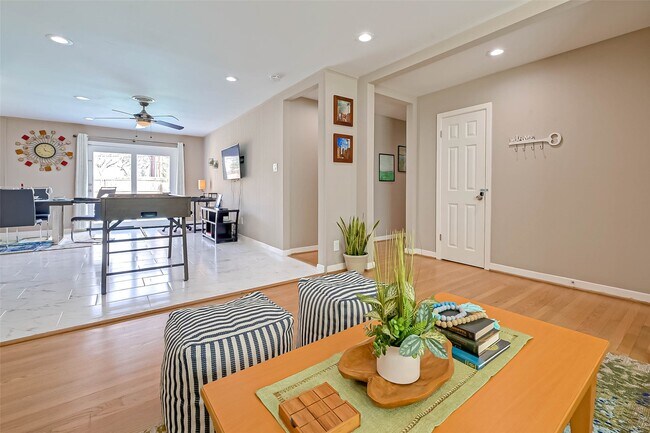 Photo - 5330 Hialeah Dr