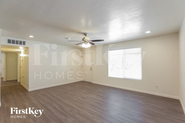 Photo - 3124 W San Miguel Ave