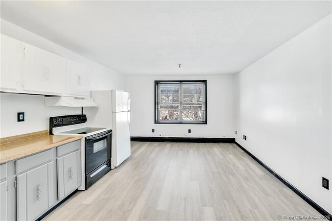 Building Photo - 1660 E Main St Unit 1B Rental