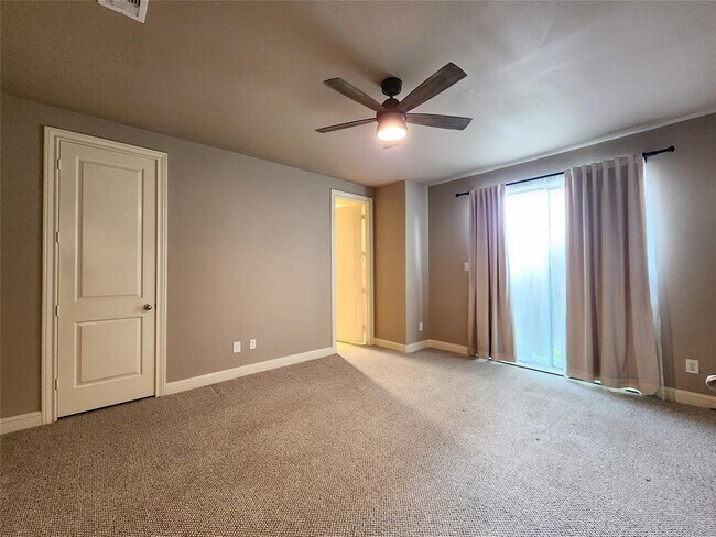 Photo - 3205 Center St