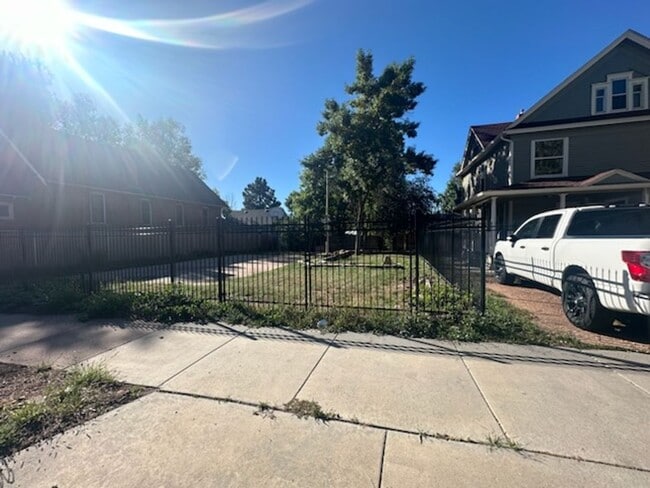 Photo - West Side Charmer