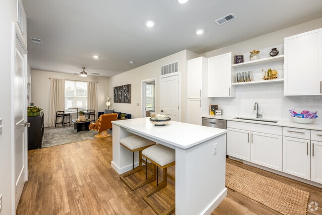 2BR, 2BA - 944SF - Kitchen